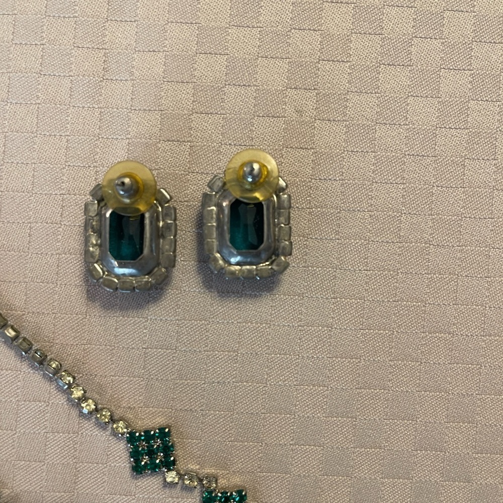 Vintage faux emerald & diamond 18” necklace & 1” earrings set. - Picture 5 of 5